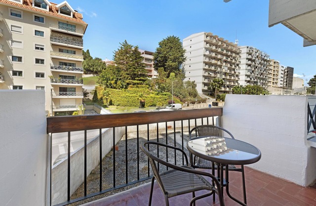 Holiday Home 'Estoril Art and Surf' with Balcony, Wi-Fi and Air Conditioning