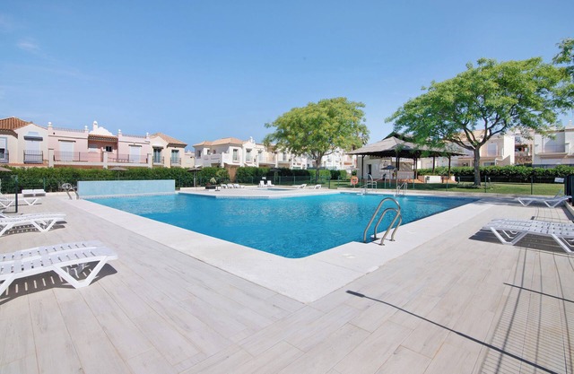 Holiday Home 'Estrella' with Shared Pool, Wi-Fi and Air Conditioning