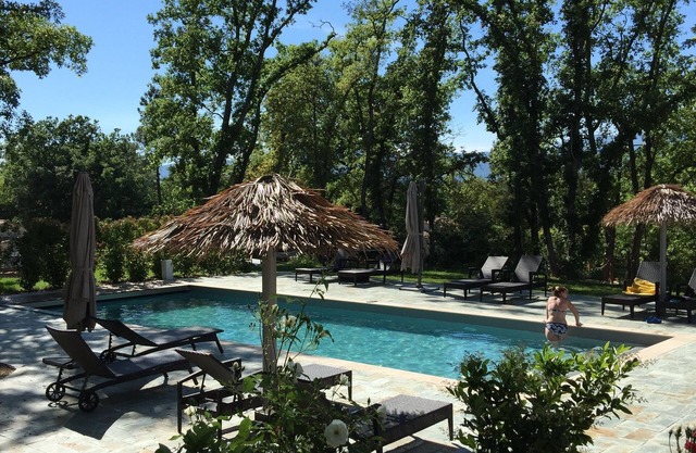 Holiday Home for 4 with pool