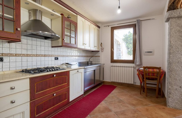 Holiday Home 'Fralocci' with Sea View, Garden & A/C