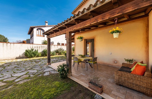 Holiday Home 'Girasole' with Private Terrace, Garden and Air Conditioning