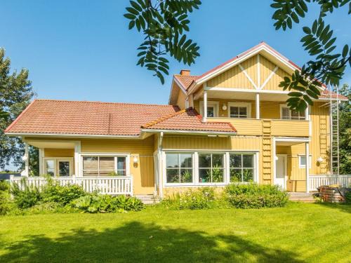 Holiday Home Grand villa kemijoki by Interhome