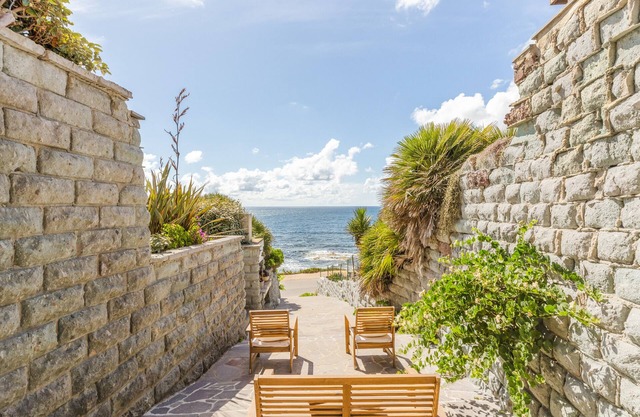 Holiday Home 'Il Rifugio Del Conte' with Sea View, Private Terrace and Air Conditioning