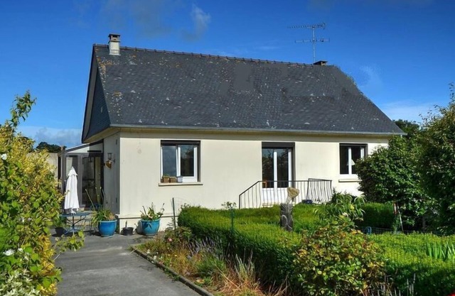Holiday Home in Kerbors near Côte de Granit Rose