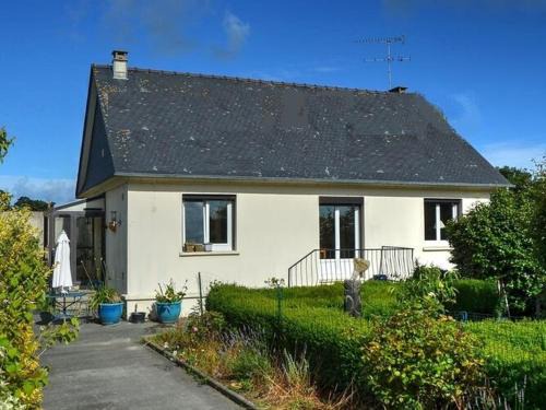 Holiday Home in Kerbors near Côte de Granit Rose