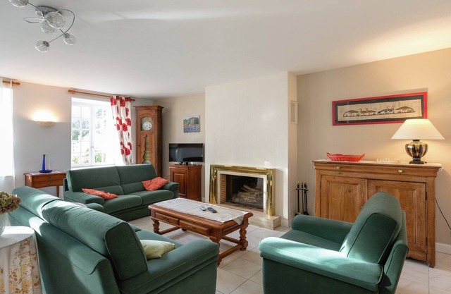 Holiday Home in Lanrelas near Rance River