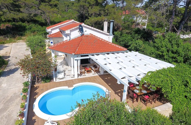 Holiday Home in Molat with Pool