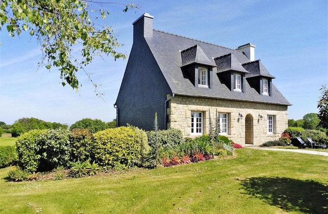 Holiday Home in Port-Blanc near Sandy Beaches