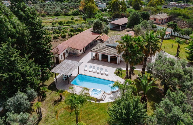 Holiday Home 'Villa Hollywood Con Piscina' with Private Pool, Private Terrace and Wi-Fi
