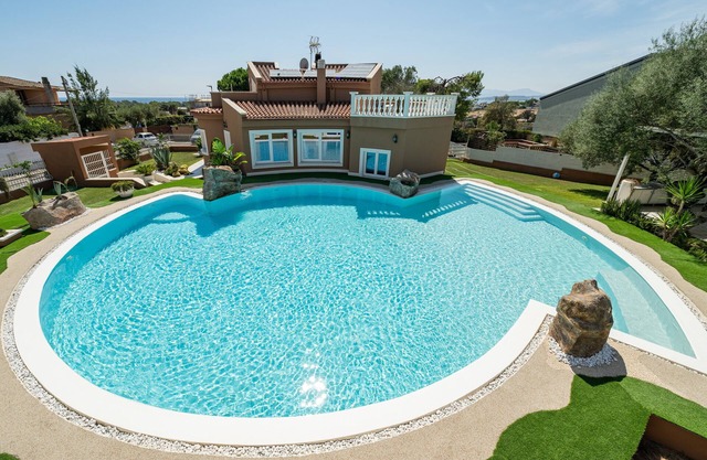 Holiday Home 'Villa Leon with Private Pool' with Sea View, Wi-Fi and Air Conditioning