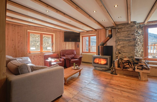 Holiday Home 'L'auberge Du Bati' with Mountain View, Balcony and Wi-Fi