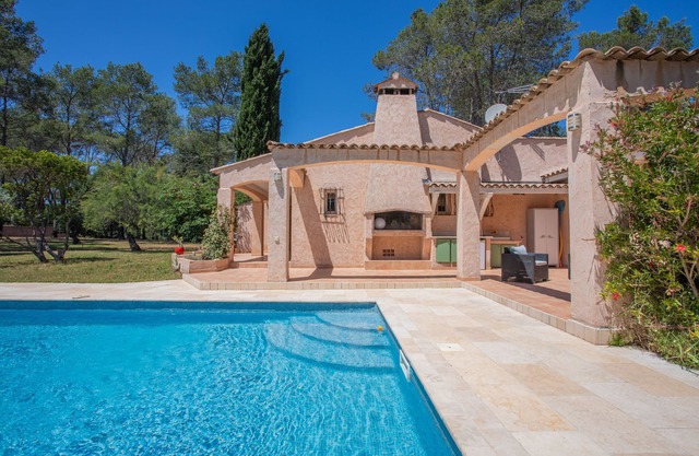 Holiday Home 'La Lieutenante' with Private Pool, Wi-Fi and Air Conditioning