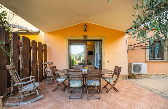 Holiday Home 'L'olivo' with Private Terrace, Private Garden and Air Conditioning