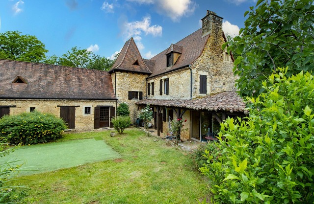 Holiday Home 'La Faurie De Puymartin' with Shared Pool, Private Terrace and Wi-Fi