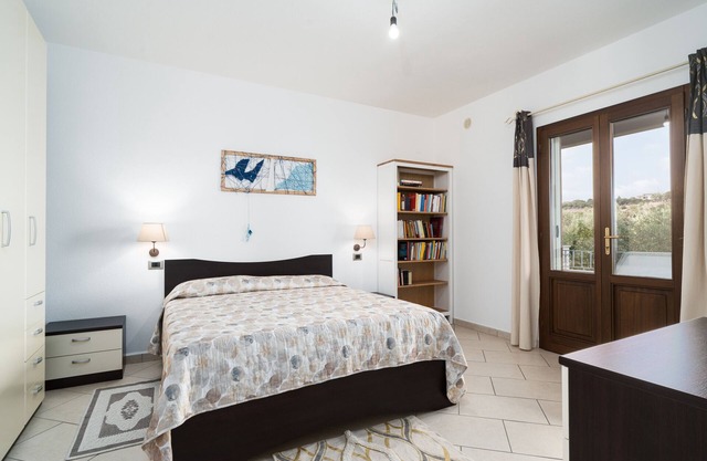 Holiday Home 'La Giara' with Private Terrace and Air Conditioning