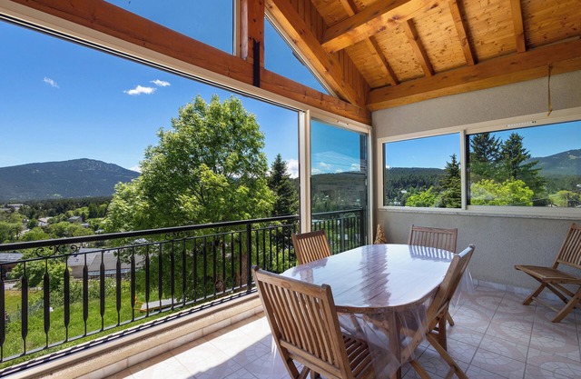 Holiday Home 'Le Calmadou' with Mountain View, Private Terrace and Wi-Fi