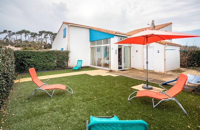 Holiday Home 'Le Parc De La Grande' with Shared Pool and Private Garden