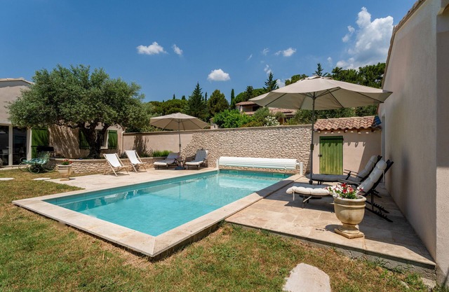 Holiday Home 'Lou Cigaloun' with Shared Pool, Wi-Fi and Air Conditioning