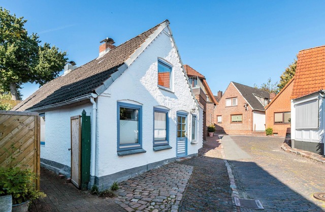 Holiday Home 'Möwennest Meldorf' with Private Terrace, Private Garden and Wi-Fi