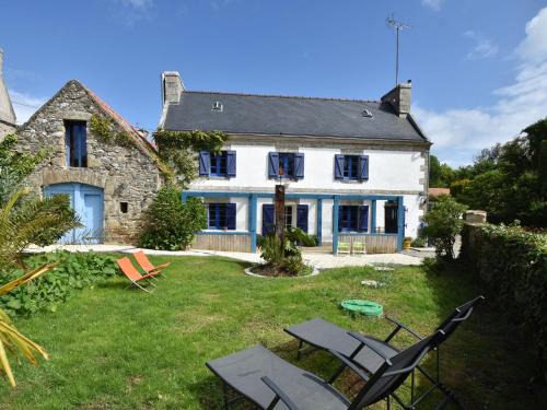 Holiday Home near Pointe du Raz & Sea