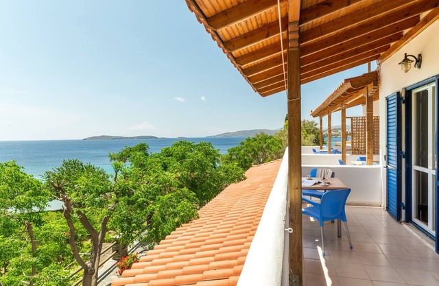 Holiday Home 'Seaview Mastrozanne Studio 4 Andros' with Sea View, Wi-Fi and Air Conditioning