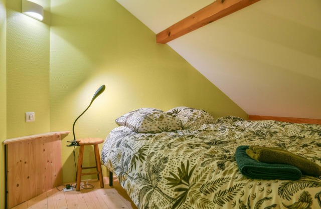 Holiday Home 'Studio 4 Places Proche Lac' with Balcony, Wi-Fi and Air Conditioning
