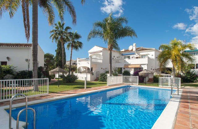 Holiday Home Tetuan 17-El Oasis de Capistrano with Sea View, Shared Pool & Wi-Fi