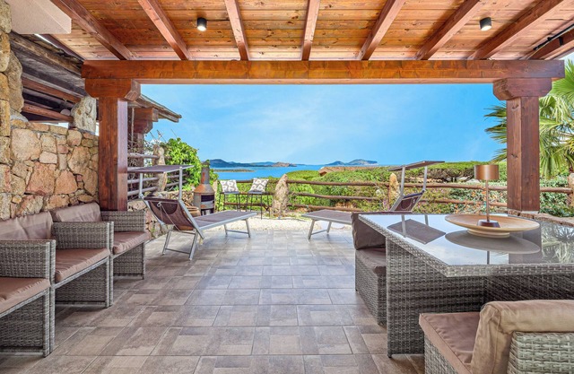 Holiday Home "Villa Caterina" with Sea View, Shared Pool & Wi-Fi