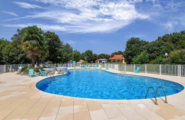 Holiday home with pool in Saint-Savinien