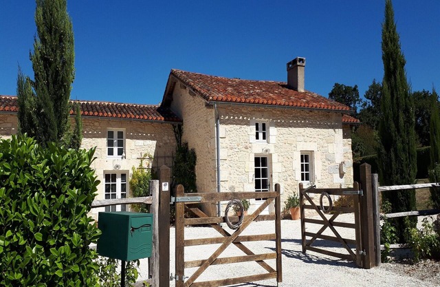 Holiday home with pool in Verteillac