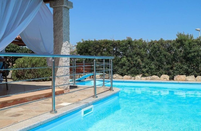 Holiday house Budoni for 1 - 4 persons with 2 bedrooms - Holiday home