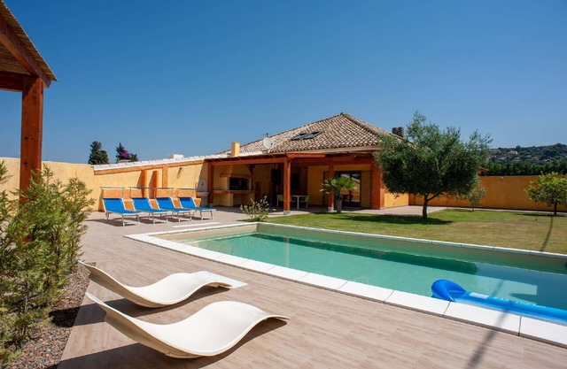Holiday house Capitana for 1 - 6 persons with 3 bedrooms - Twin house