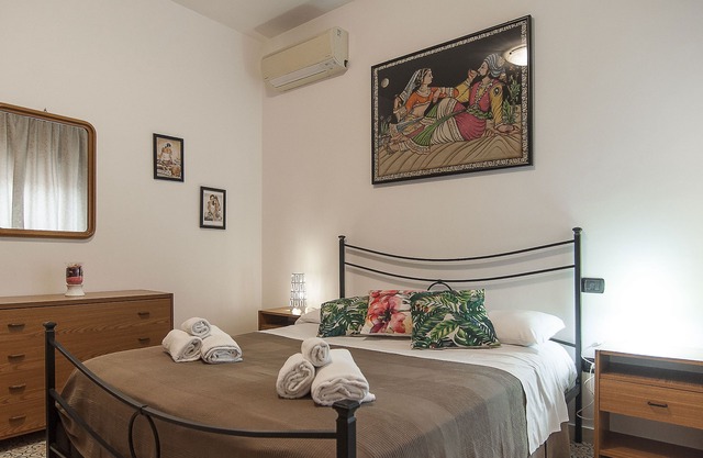 HOLIDAY HOUSE COLOMBO, BEACH FRONT WITH LARGE TERRACE EXCLUSIVELY.