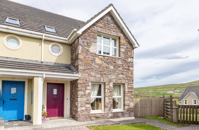 Holiday house Dingle for 1 - 8 persons with 3 bedrooms - Twin house