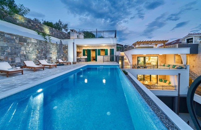 Holiday house Dugi Rat for 1 - 12 persons with 6 bedrooms - Holiday house