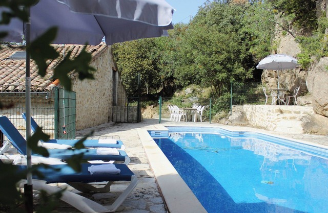 Holiday house for 6 guests with private pool