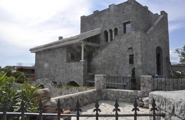 Holiday house Herceg Novi for 1 - 4 persons with 2 bedrooms - Holiday house