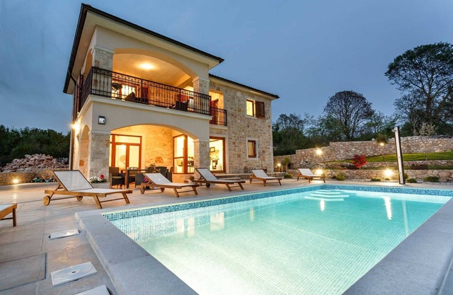 Holiday house OBZOVA with private pool