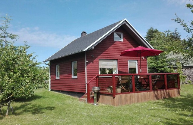 Holiday house on 2 floors, with a large sun terrace and barbecue area