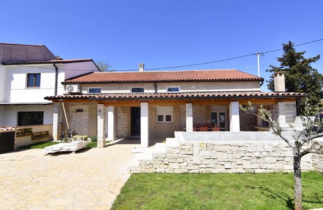 Holiday house Savudrija for 1 - 8 persons with 5 bedrooms - Holiday home