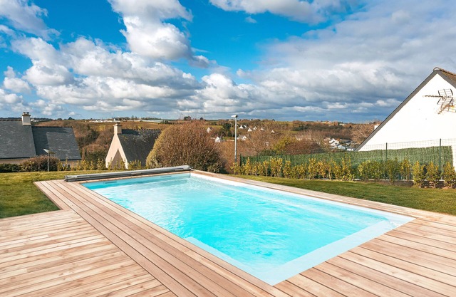 Holiday house with swimming pool for 6 people