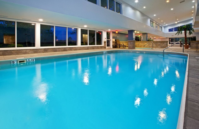 Holiday Inn Express Hotel & Suites Bedford by IHG