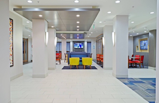 Holiday Inn Express Hotel & Suites Phoenix North Scottsdale by IHG