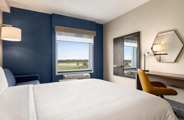 Holiday Inn Express - Strathroy by IHG