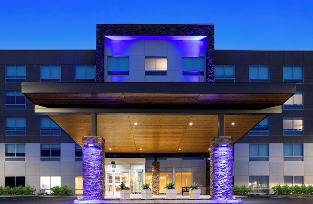 Holiday Inn Express & Suites Waynesboro East by IHG