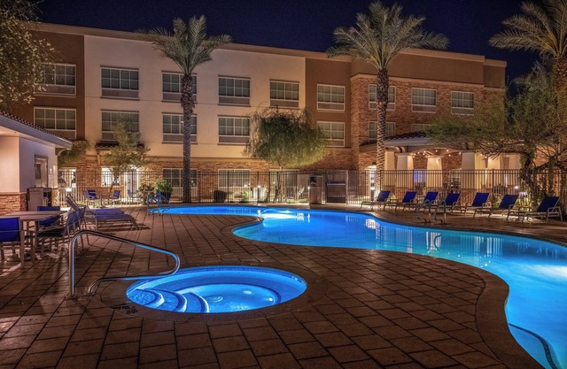 Holiday Inn Express & Suites Phoenix East - Gilbert by IHG