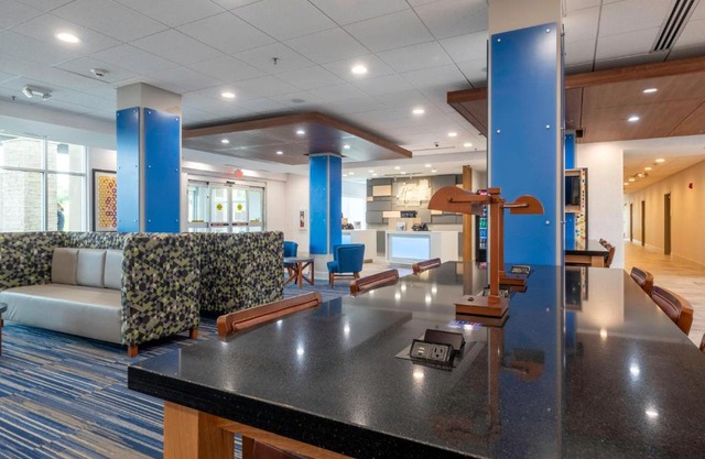 Holiday Inn Express & Suites - Staunton by IHG