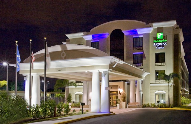 Holiday Inn Express & Suites Tampa USF Busch Gardens by IHG