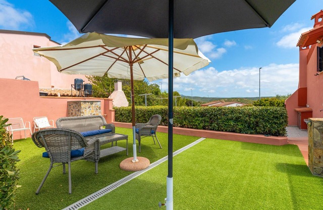 Holiday Home 'Casa Erbì' with Sea View, Private Terrace and Private Garden
