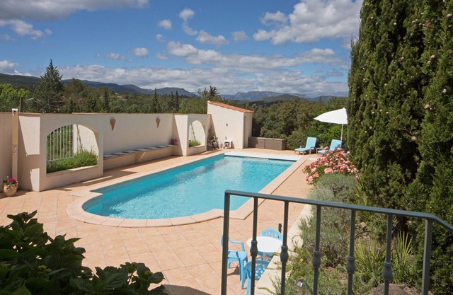 Holiday paradise with safe, heated swimming pool (April-Nov.) Panoramic views!